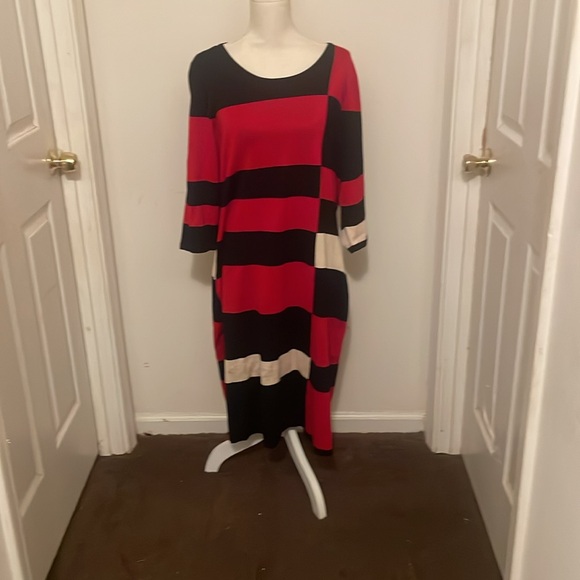 Simply beautiful new tag attached sweater dress - Picture 3 of 15